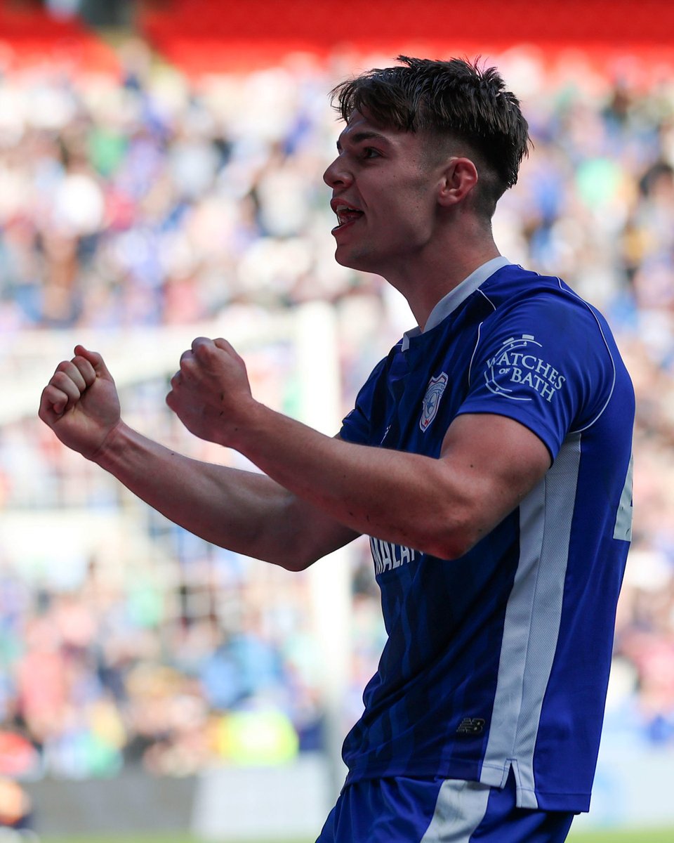 CardiffCityFC's tweet photo. This lad! 💙

He has a long career ahead of him - and you can bank on that! 😉

#CityAsOne | @CianAshford https://t.co/J94IxZ2JdF