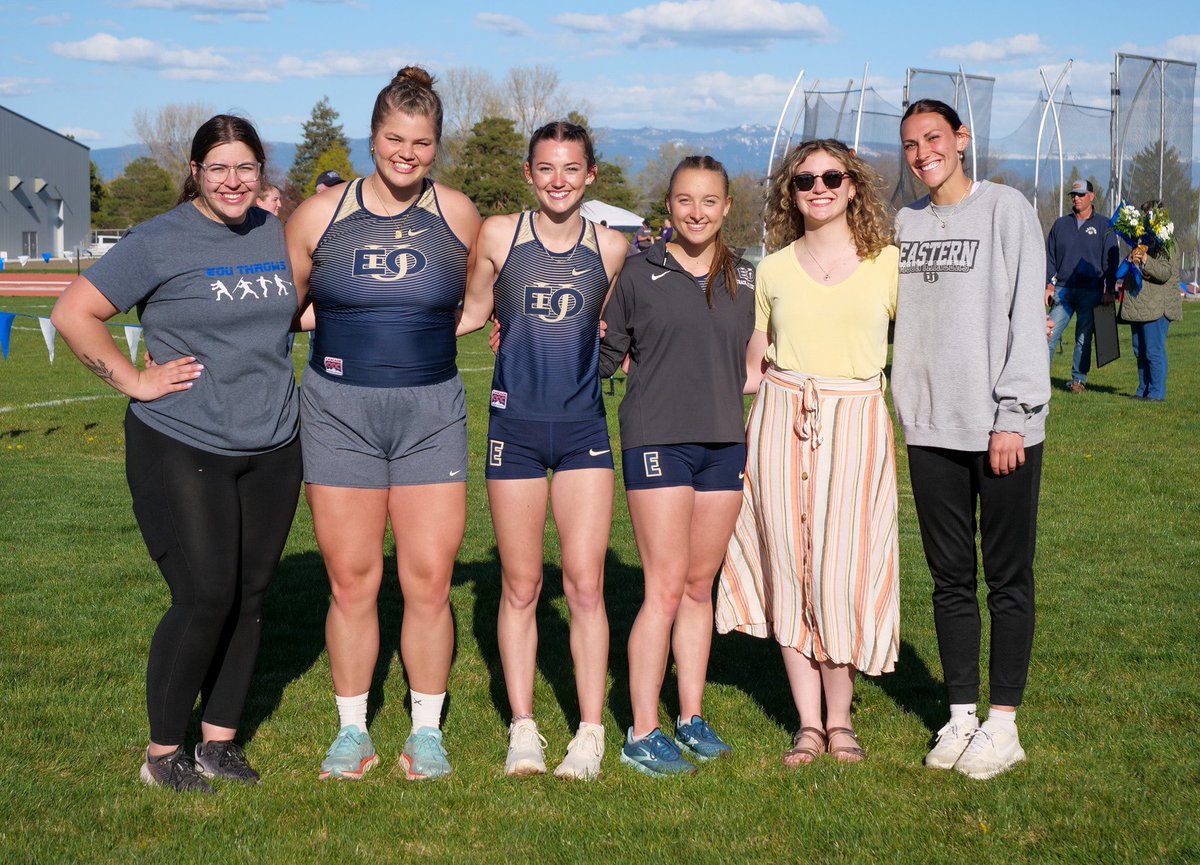 EOUAthletics's tweet photo. Thank you seniors!

#MountUp | #EOUtf https://t.co/xvjKNYkYzu
