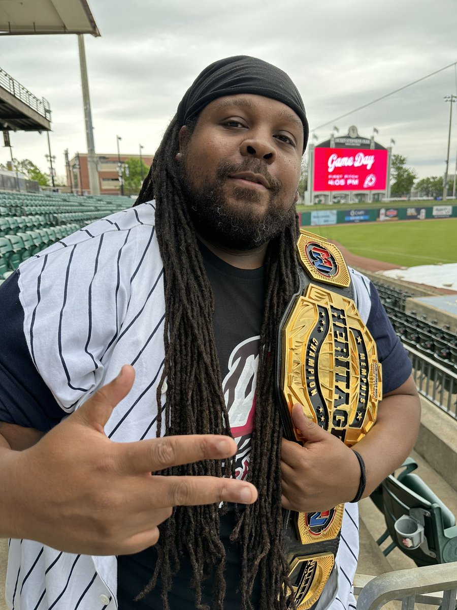 Hometown mane @KToomer70 is ready to throw the first pitch & defend his Memphis Heritage Championship!

@ARTravs 

#MemphisWrestling