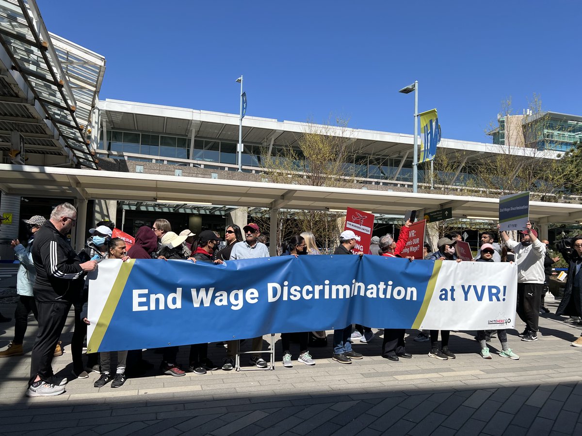 #LivingWage rally at #YVR yesterday. #Machinists from @iamll16 & @IAMAW764 to support @UniteHere40 as they fight for better wages for their members. @theJagmeetSingh also attended and supported the #Workers @jennsaidthis