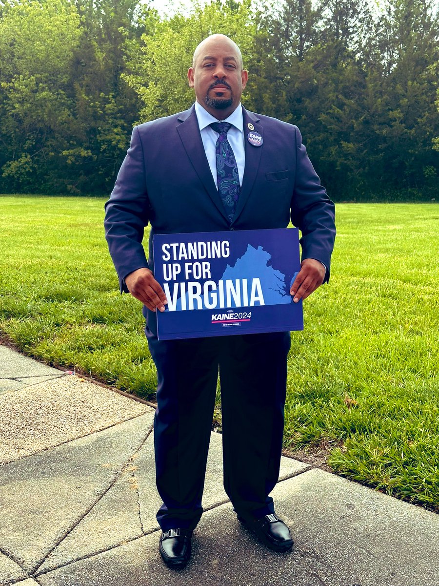 HawkDiesel1906's tweet photo. It was an honor to attend the community leaders forum & breakfast this morning sponsored by the @timkaine for Senate campaign. It was extremely powerful to hear words of wisdom from @AaronRouseVaBch, @AlexAskew757 & @MikeFeggans. #TK4VA #StandingUpForVirginia https://t.co/ThfhQIUqi4