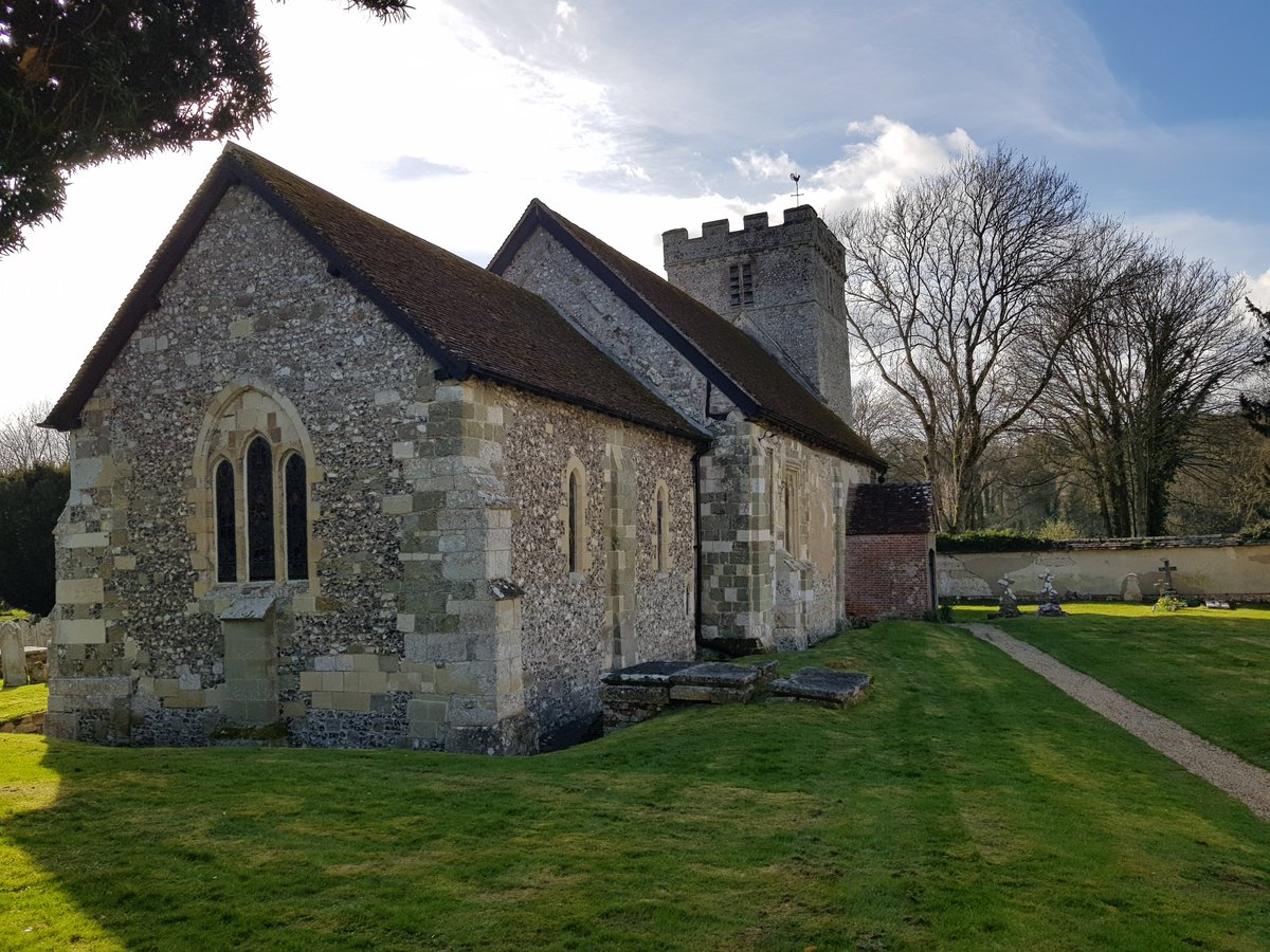The next stop on the #AvonScamper2024. Welcome to the church of St. Andrew, Great Durnford #Wiltshire. A late C12 church with changes from C13-C16. Unusually no significant C19 restoration is evident. Excited yet? Mouse is. #SteepleSaturday #StAndrewDurnford