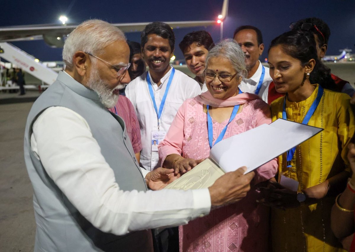 At Bengaluru airport, I had the honour of meeting Usha Krishna Ji, who is visually impaired. She has a great passion for India’s progress. I presented her with a copy of the book written in braille I received earlier in the day.