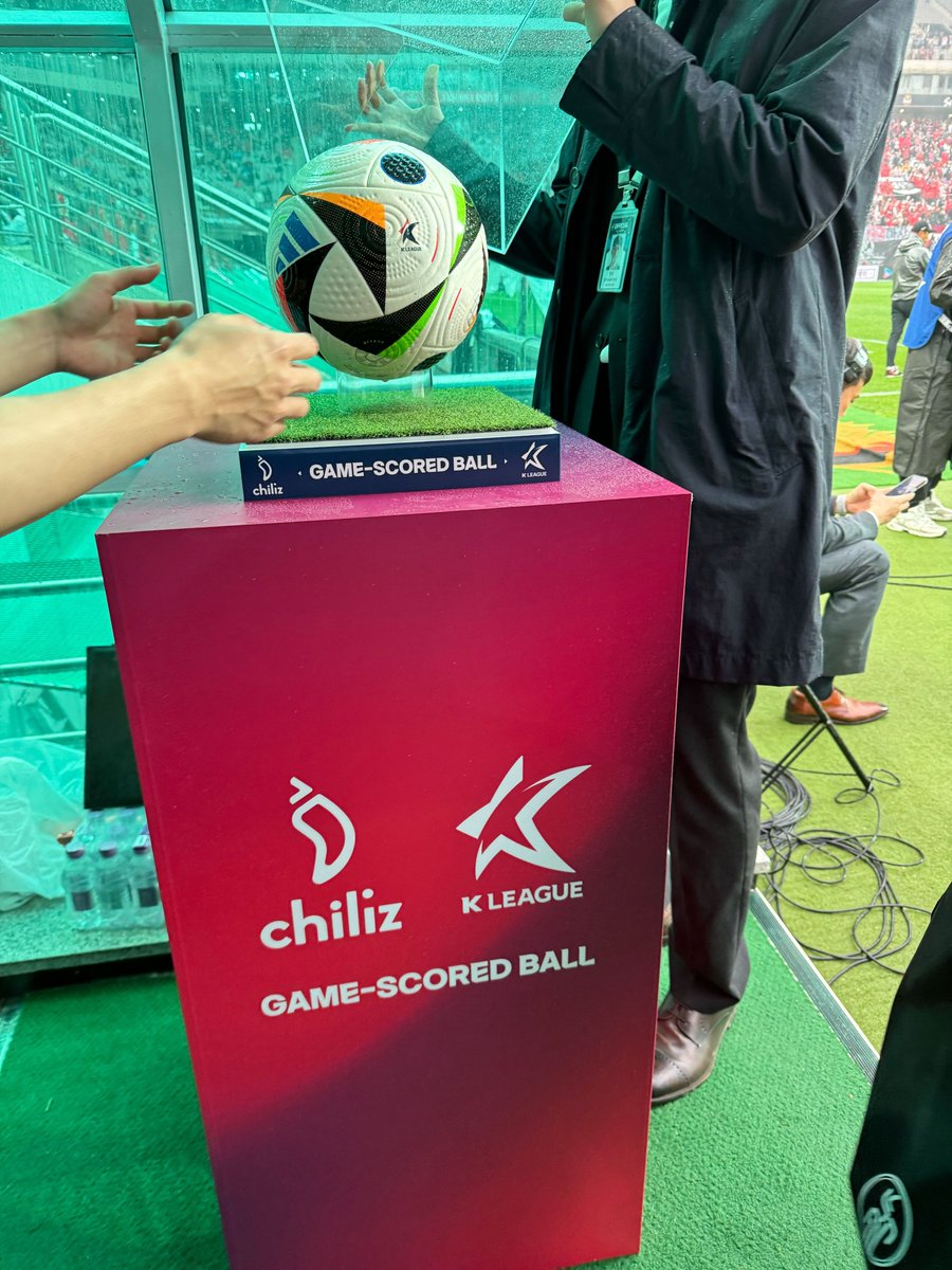 The first ever @KLeagueUnited Game-Scored Ball powered by @chiliz chain in Seoul. Live on TV in Korea.

#SportFi