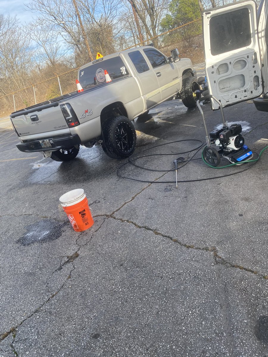 adraper180's tweet image. #LyftedLyfestyle #WashDay #ChevyBoi