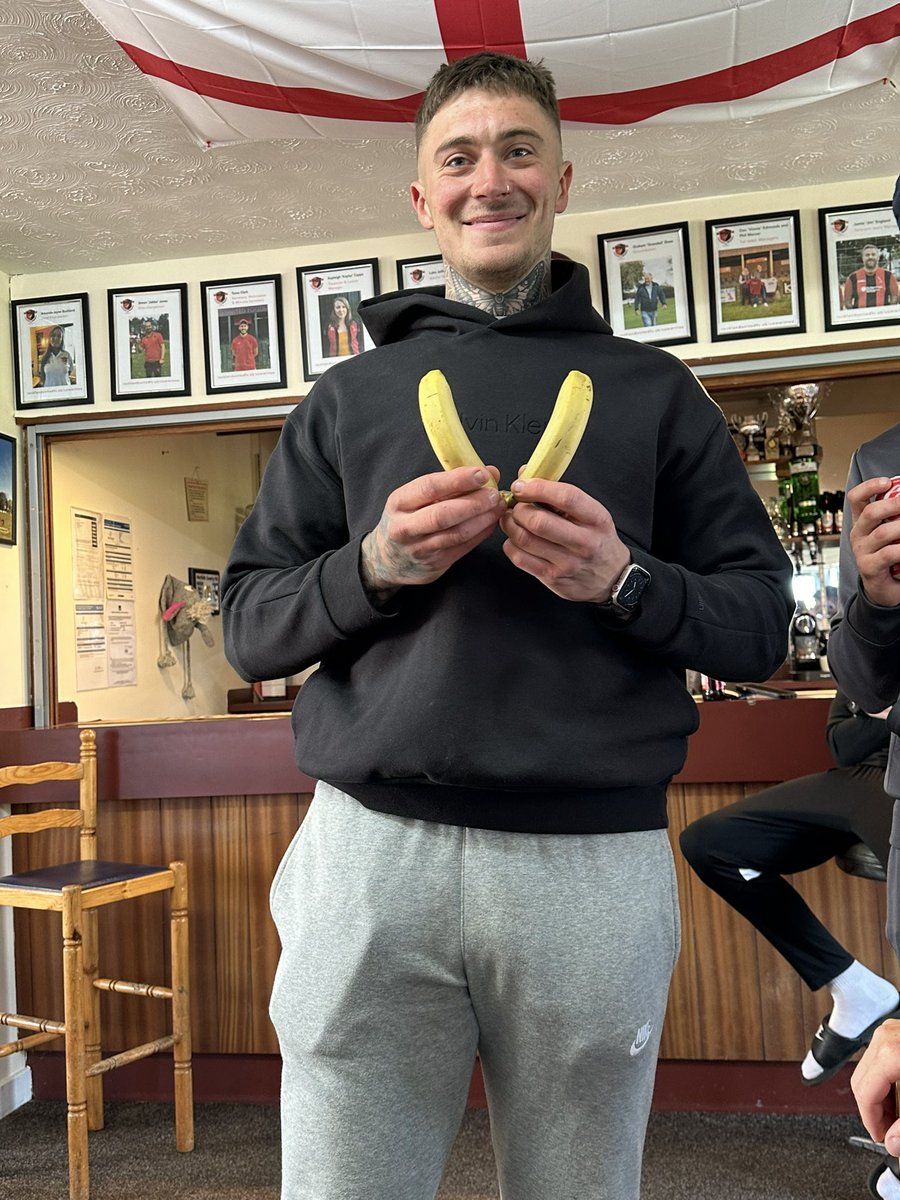 Today’s MOTM for the res was that man the piss missile scoring short trousers wearing, diamond ring wearing, kiss stealing, Wheeling dealing, Limousine riding, Jet Flying, son of a gun
And he’s having a hard time holding these Bananas down <a href="/samandrews_7/">Sam Andrews</a>