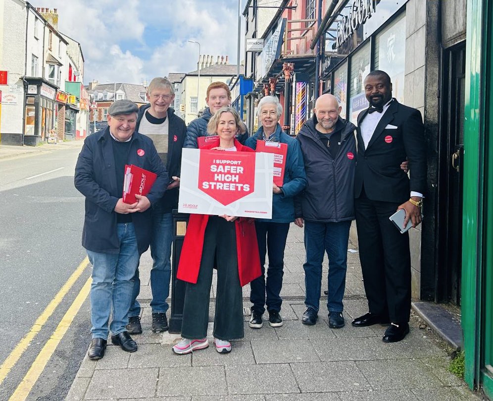 Great to be out in Bangor today, talking about our plans to make our high streets and communities safer for all.

@UKLabour will bring in a Community Policing Guarantee to crack down on shoplifting and keep the public safe

#EndRetailCrime