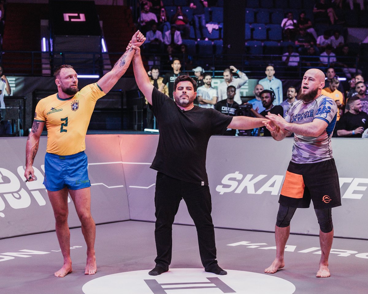 KarateCombat's tweet photo. He's done it AGAIN! CRAIG JONES caught Rinat Fakhretdinov in a triangle and progresses to 2-0 in the Pit! 

#KC45 | Live Now | #FreeOnYoutube https://t.co/BhMFcH7izX