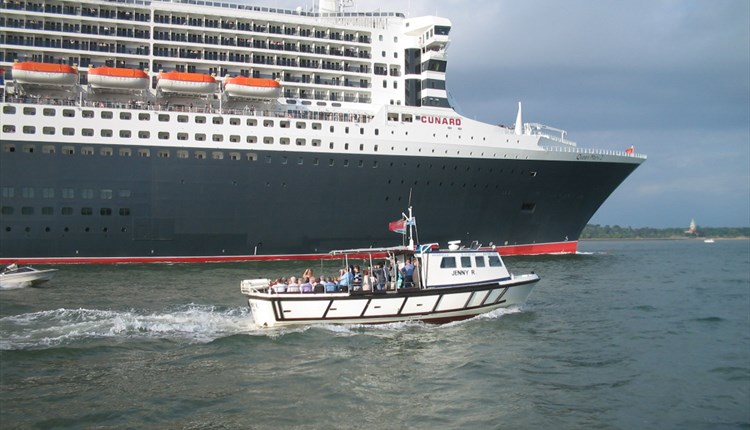 Join @Solent_Cruises on 27 April to see the new @cunardline Queen Anne coming in for her maiden arrival. Solent Cruises will be part of a flotilla following her in from Calshot. Booking essential.⛴ ℹ️bit.ly/QueenAnneArriv… #IsleofWight