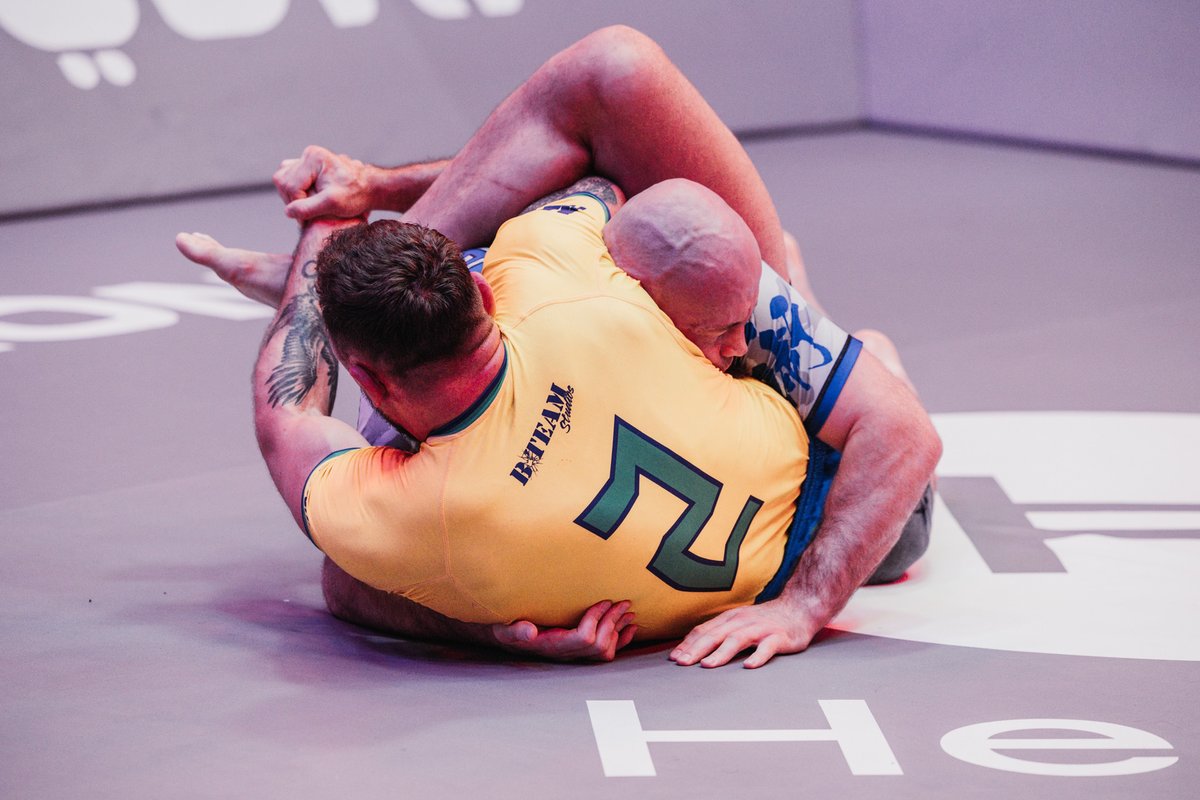 KarateCombat's tweet photo. He's done it AGAIN! CRAIG JONES caught Rinat Fakhretdinov in a triangle and progresses to 2-0 in the Pit! 

#KC45 | Live Now | #FreeOnYoutube https://t.co/BhMFcH7izX