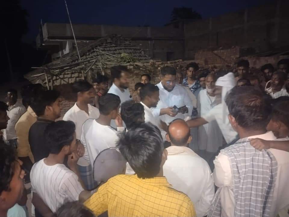 KamranKhan_jsr's tweet photo. महागामा विधानसभा के लोगों में मेरे प्रति वही प्यार आज भी बरकरार है जो मुझे क्षेत्र में देखने को मिला साथ ही मेरी टीम भी उसी तरह मेरे साथ क़दम क़दम मिला कर मेरे साथ खड़ी है आज महागामा और ठाकुर गंगटी प्रखंड का बहुत ही शानदार दौरा रहा और आगे भी ये दौरा बरकरार रहेगा! @asadowaisi https://t.co/6y2s7ZAcyL