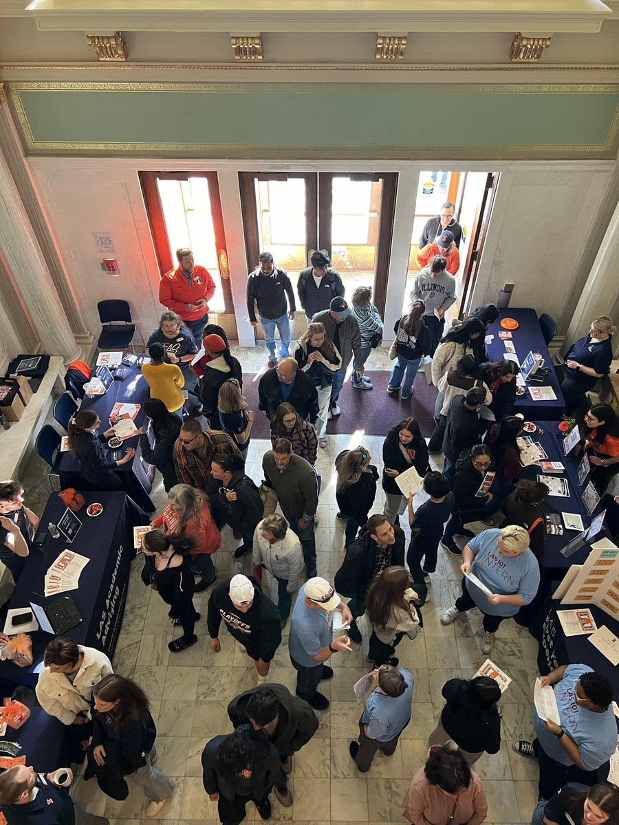 Illini Fest is happening now at Lincoln Hall! 🧡📚We hope all our prospective students are having a great day!