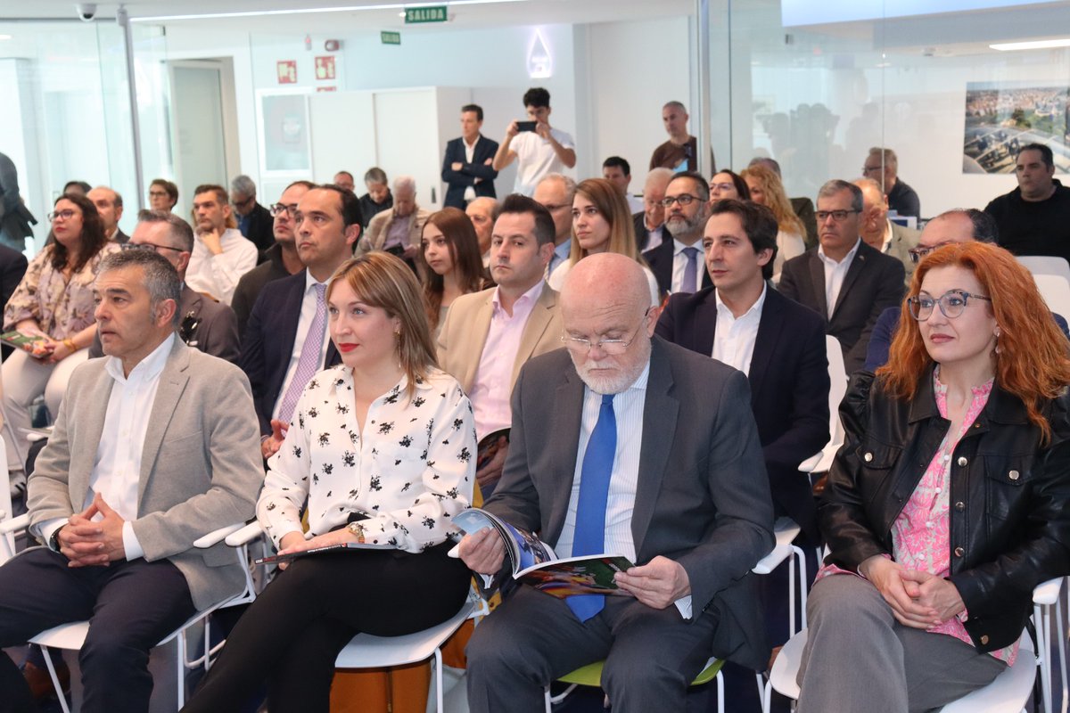 AguasdeAlbacete's tweet photo. Por tercer año consecutivo, @AguasdeAlbacete ha acogido en el #CIAb el acto de entrega de los #Premios anuales de la @AlbaceteAPAB y se ha presentado el #Anuario2023.
¡Enhorabuena #HerminioMolina, #AngelAntonioHerrera y #JoséIvánSuárez!

Nos vemos en 2️⃣0️⃣2️⃣5️⃣ https://t.co/RZ6GssvpLM