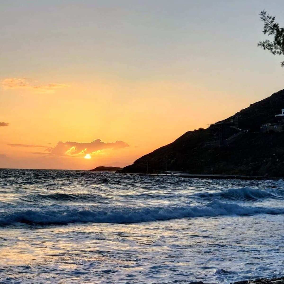 kurz vor Sonnenuntergang auf der Insel Tinos 
Photo: Tom de Belfore