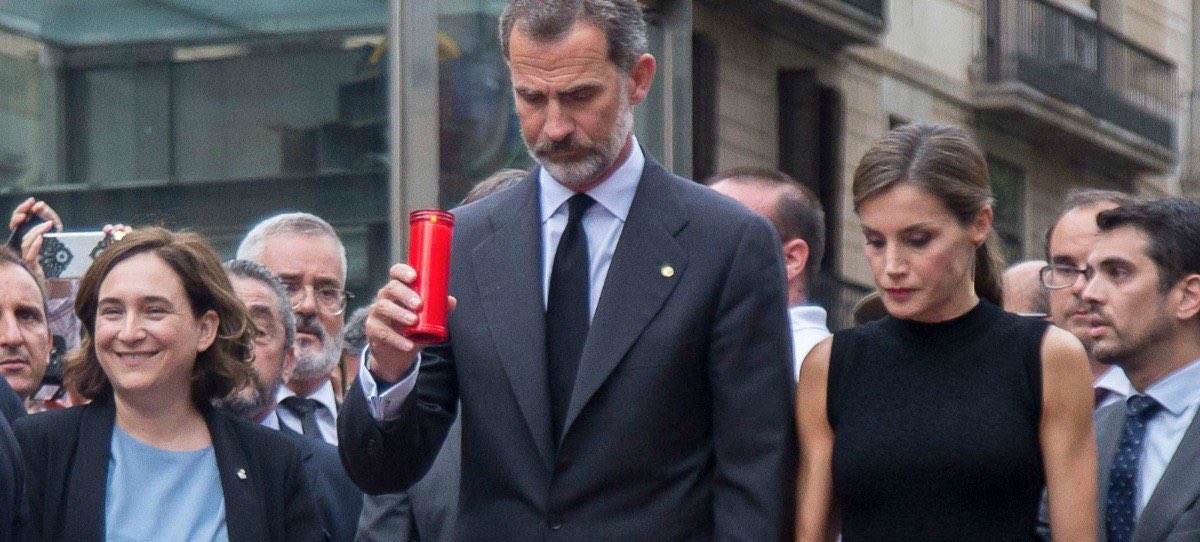 loxanma's tweet image. Per l’única cosa que posa el cos la Colau es per sortir a la foto amb una rialla d’orella a orella i sigui la circumstància que sigui. O no tenim memòria?
#fàstic