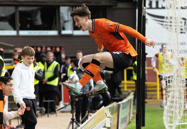 Cracking picture of Mochrie from SNS celebrating his goal. #DUFC