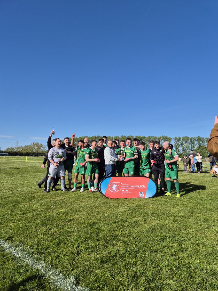 Staplegrovefc's tweet photo. UTFG!!!!!!!!!

CHAMPIONS!!!!!!!! 

@uhlsportUK
@somersetcfl

⚽️💚💛

#UTG #SomersetDiv1Champions https://t.co/uiMqIKcEsf