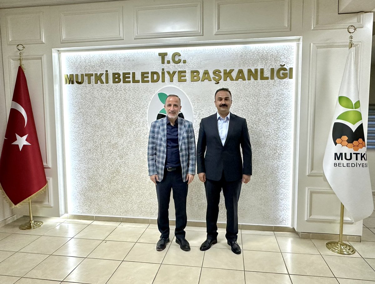 22, 23,24 ve 27.Dönem Milletvekilimiz sayın @Vahit_Kiler abimizi , Bitlis Belediye Başkanımız sayın @Ntanglay’ı, Kiler Holding Yönetim Kurulu Başkanı Sayın Nahit KİLER ve Yönetim Kurulu Başkan Yardımcısı sayın Ümit KİLER’i Belediyemizde ağırladık. Nazik ziyaretleri ve hayırlı
