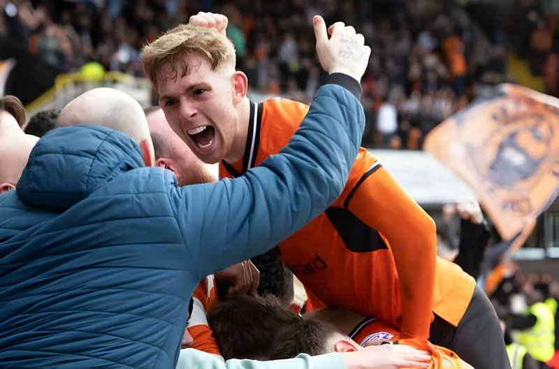 Champions 🏆🧡

GET THE FUCK IN THERE!!!!!! 

#DUFC