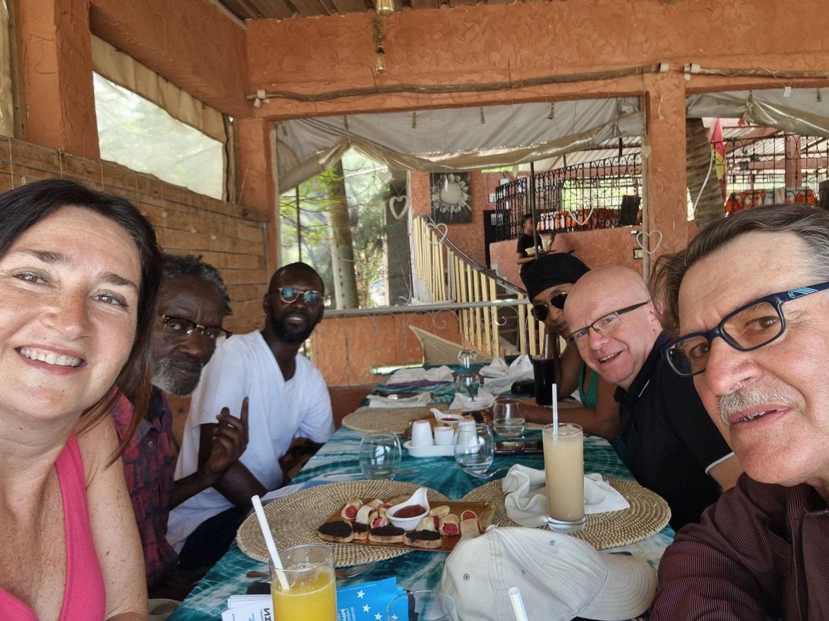 Belle démonstration de coopération internationale 🇸🇳🇪🇺🇫🇷

Un grand merci <a href="/HorizonsSenegal/">Horizons Sénégal</a> Le plaisir d'avoir été des vôtres pour ce tour du #Sénégal #Europe 
Les <a href="/HorizonsFDE/">Horizons Français de l'Etranger</a> seront aussi aux urnes le 9 juin 🗳️
#Hayer #ÉdouardPhilippe #HorizonsLeParti #Renaissance