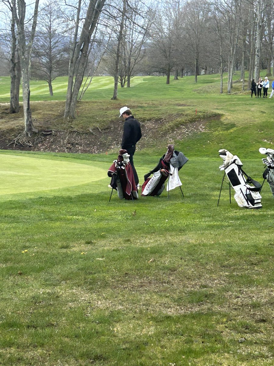 ashawtracker's tweet photo. Honorary appearance here from Peter after the birdie bird 🐦 at 6 https://t.co/5HF5F4OImc