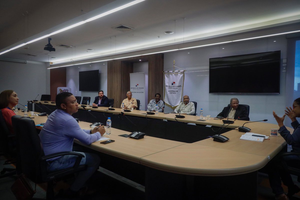 MiCulturaPma's tweet photo. La ministra Giselle González Villarrué, se reunió con miembros del Centro de Estudios y Gestión Cultural Afropanameña del Caribe, para conformar una comisión de trabajo para las diversas actividades en celebración del 17 de octubre como el Día del Calipso y Calipsonian Panameño. https://t.co/Pg0teEC88A
