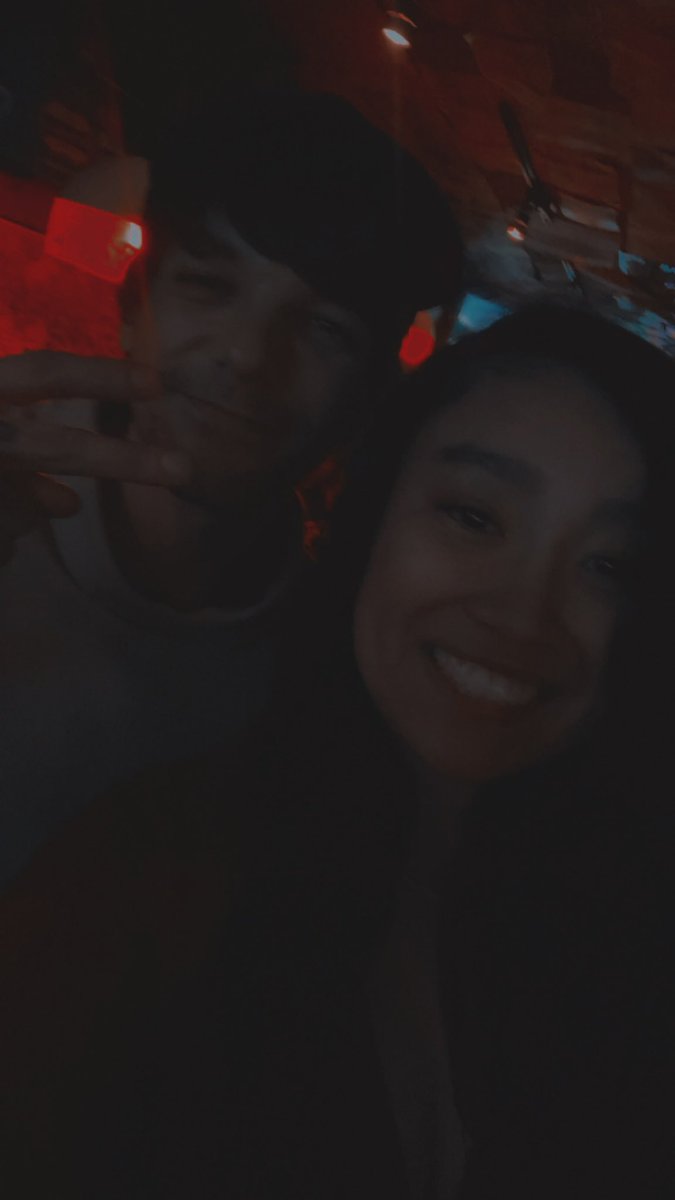 📸| LOUIS WITH A FAN — 1DMyAvengers