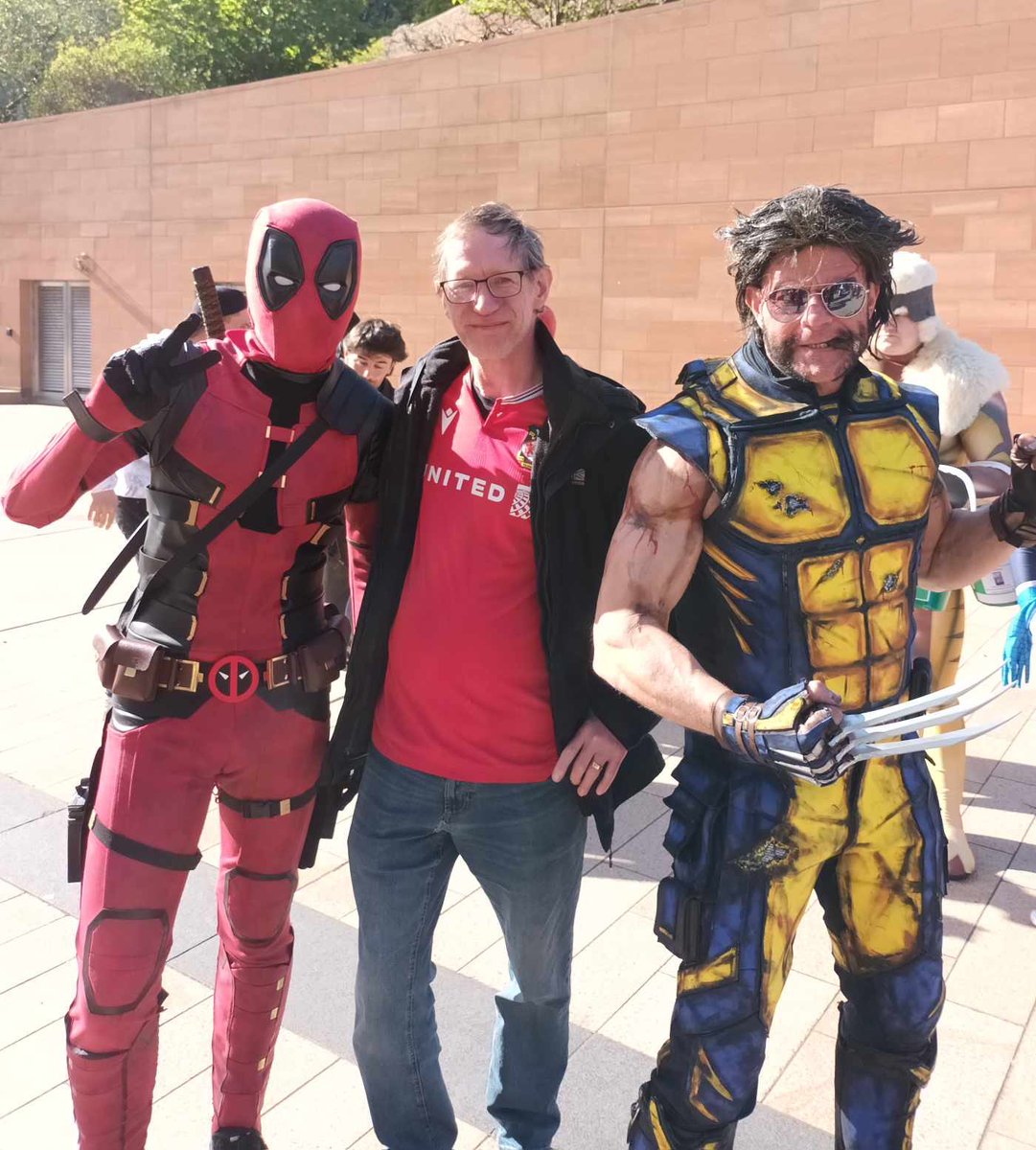 Trip to Liverpool after the Crewe match and bumped into these guys 🤣 @Wrexham_AFC @VancityReynolds @RealHughJackman