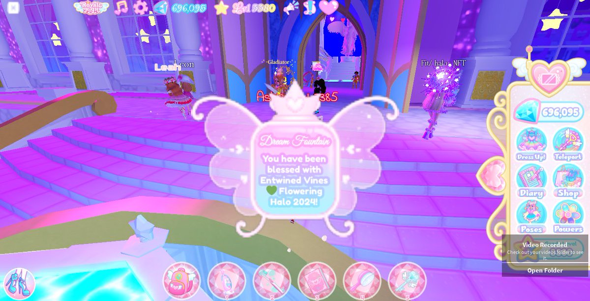 ashlyacademia's tweet photo. GUYS I WON THE NEW SPRING HALO AFTER 6 YEARS OMGG #spring #royalehigh #royalehighhalo #springhalo #fountain #rh #roblox https://t.co/zxBkLc69CD