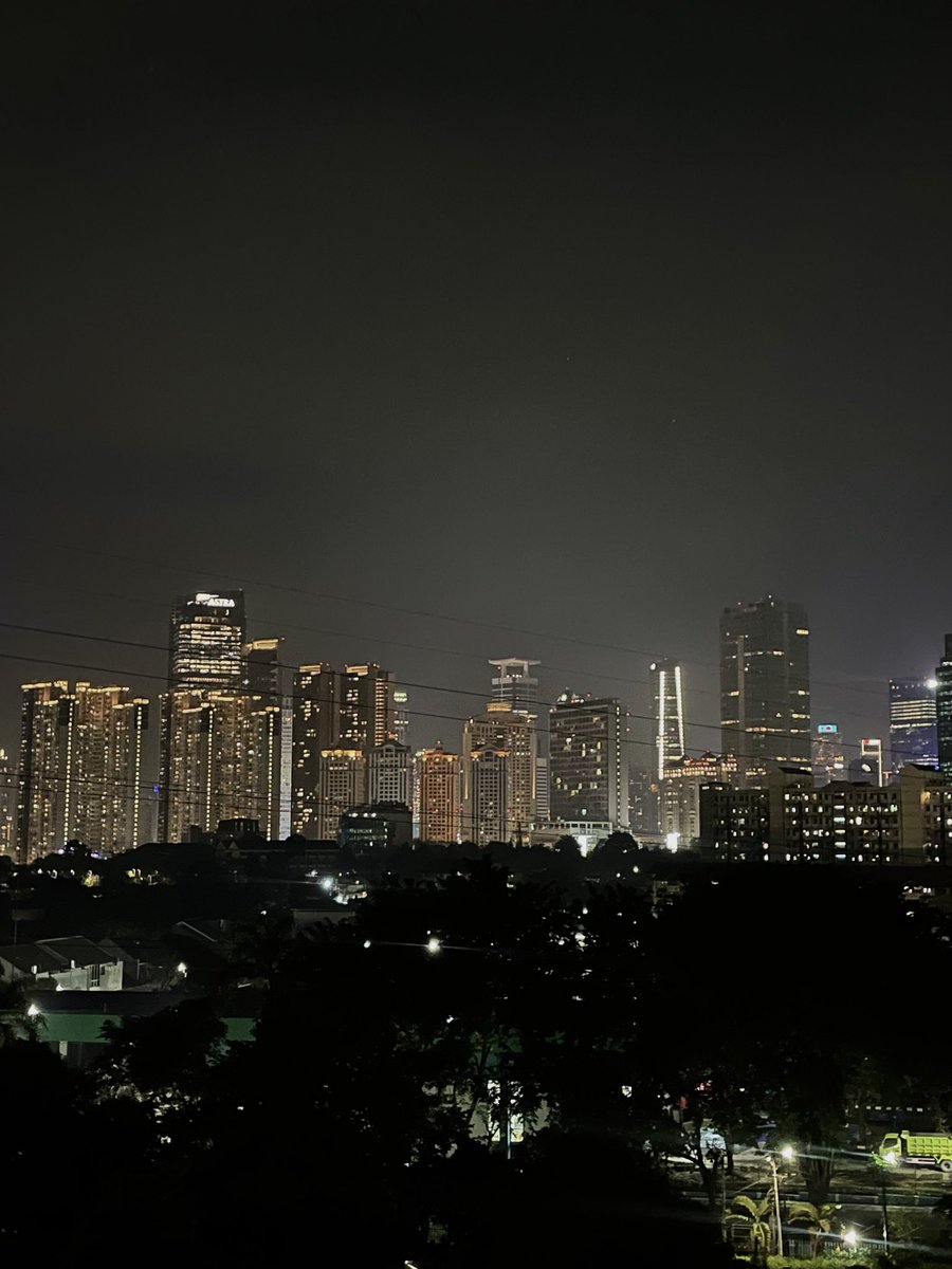 sgprsty's tweet photo. Love hate relationship with this city

#jakarta #citylight https://t.co/ihVzdCzHS6