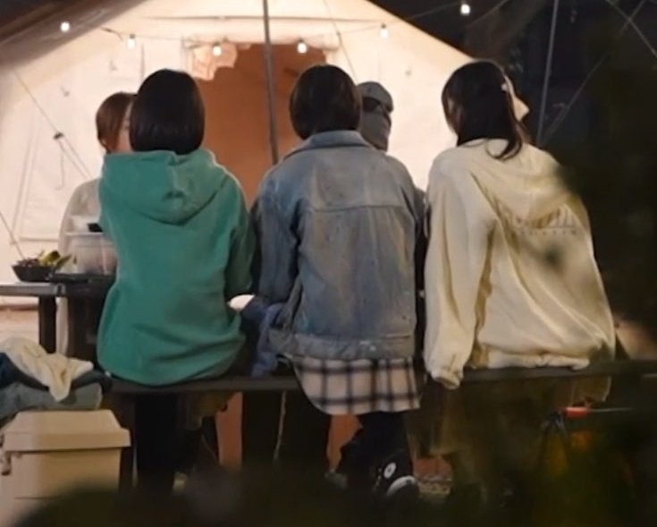 Junghwanie in the middle of seungji and minhye, cute 💞 #TREASURE_SHINING_SOLO_Ep8