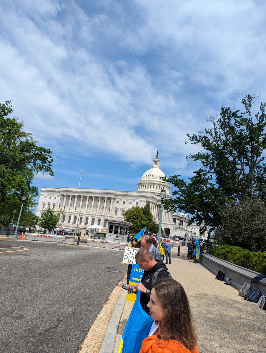 We are now on both sides of New Jersey at Independence Ave across from Longworth House office building. Join us, the House is scheduled to vote on HR 8035 Ukraine Supplemental in about one hour.
#PassUkraineAidNow
@SvitanokDC