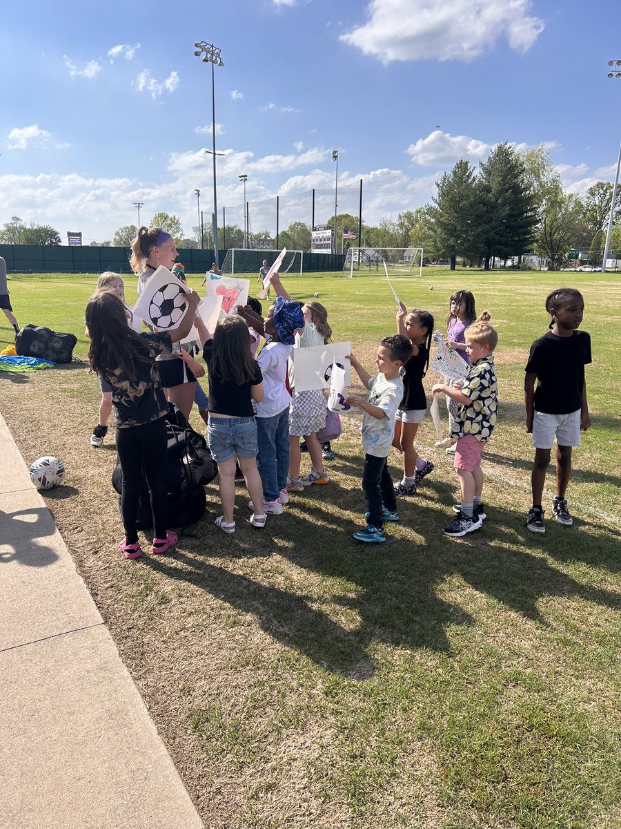 UEAthleticsWSOC's tweet photo. Thank you!! To everyone from Caze Elementary, who came to surprise @RachelRos13 aka Miss Rosborough at her last Spring practice! We had loads of fun! https://t.co/0SY3BVpVtP