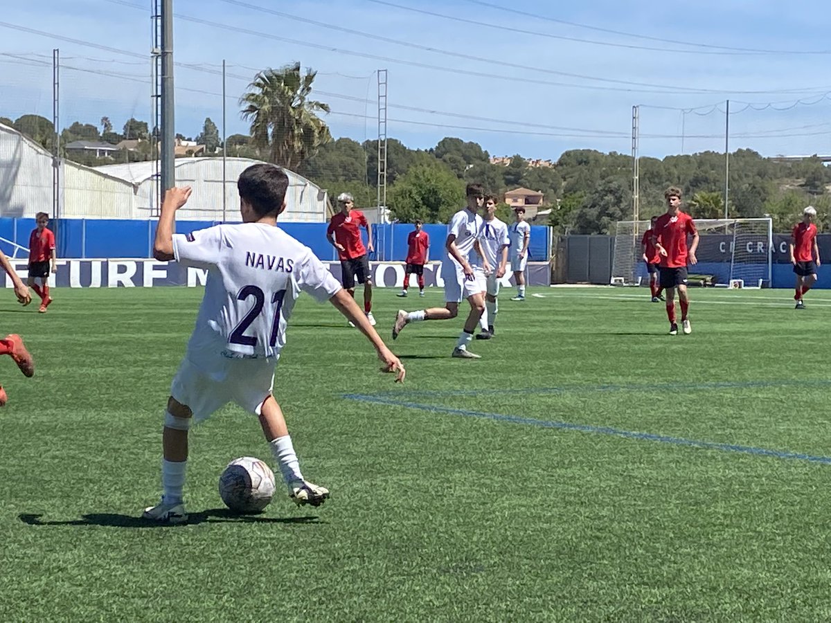 Dos empates y una victoria en los partidos de F11 de los equipos @CFCRACKS disputados está mañana de sábado en el Estadio Ángel ABELARDO. INFANTIL C 1-1 @cfbvalencia CADETE A 2-0 @ContaAlmassCF INFANTIL A 2-2 @alborayaud Seguimos sumando CRACKS!!! ⚪️🔵