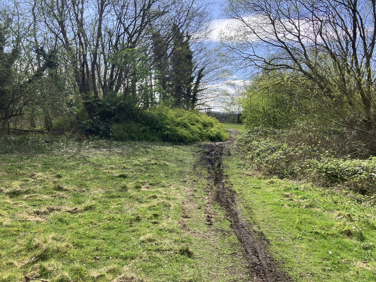 Twitter #HiveMind does anyone know the story of this path in Valleyfield Fife. Crosses the Bluther Burn then just stops even though indicated as a connection on @OSMScotland? Seems like a good missing link avoiding the main through road. @CyclingEdin @SpokesLothian