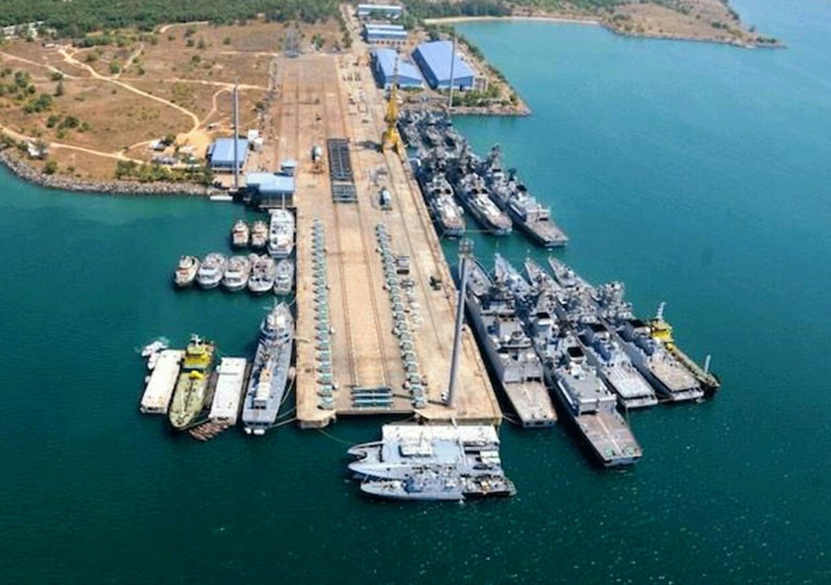 #IndianNavy is looking to start construction of a new airbase at #Karwar (Karnataka) in a year & plans to have a fully operational runway (2.7 km) in 4-5 years along with other allied infrastructure.