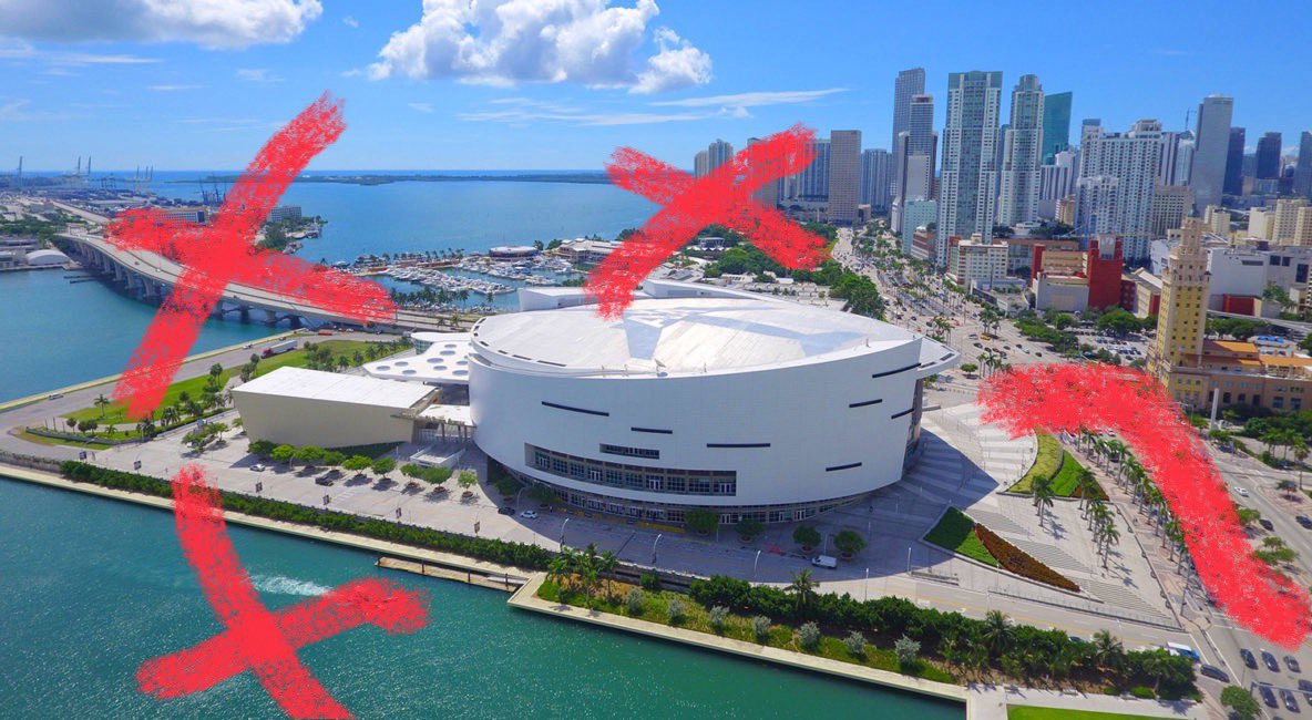 cdhoffmann_'s tweet photo. @_cait104 @5ReasonsSports Do their arenas look like this? https://t.co/kWCxRgiyC2