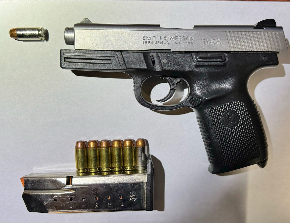 NYPD63Pct's tweet photo. Our Day Tour Public Safety Officers were at it again getting another illegal handgun off of our #Brooklyn streets after a car stop in #MillBasin
Second illegal gun and arrest in 2 days
Great job #NYPDprotecting https://t.co/6YZ8EPyDVc