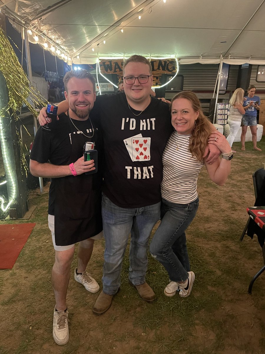 deanhendrix7's tweet photo. Jackson catching up with great friends at the MoCo cook off. https://t.co/LrWMEcotm7