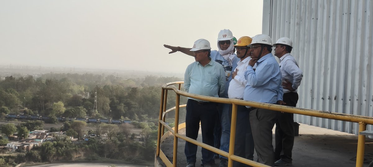 CMD NCL Shri B. Sairam visited the Dudhichua Project on Saturday. He inspected the Mine area, CHP & RLS, and reviewed the operations with senior officials of the project.