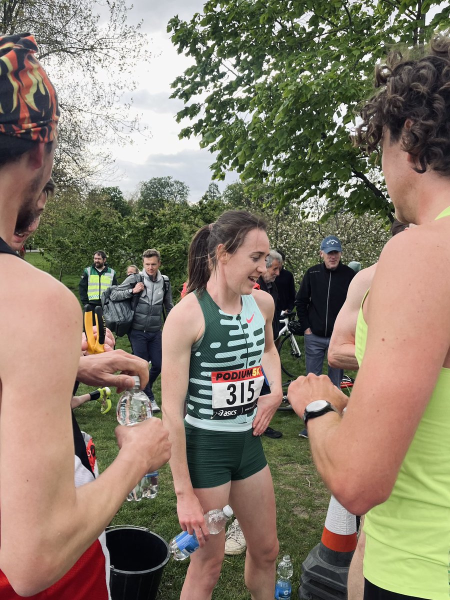 🔎 De eso que estás en un parque en Londres 🇬🇧 y te encuentras a Laura Muir corriendo un 5K con chicos (era la única chica) y haciendo 15:19. #CORREDOR\