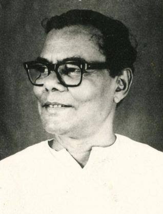 jp_mohapatra's tweet photo. #ଖିଅ 

#ଗୋପୀନାଥ_ମହାନ୍ତି 

ସବୁଠୁ ଭଲ ଓଷଦ ତା ନାଁ 'ସମୟ'।

ଯେ ଆଜି ଭାବୁଥାଏ ବିଷ ଖାଇବି, କାଲି ସେ ଭାବେ, ନା, ଦିନାକେତେ ଯାଉ। ସମୟ ଘା ଶୁଖେଇ ଦିଏ, ରୋଗ ବି ଦେହସହା ହୋଇଯାଏ, ପୁଣି ସବୁ କଥାର ଜବାବ୍ ତିଆରି ନେଇ ମଣିଷ ମନକୁ ଖଟାଏ ଆନନ୍ଦ ଖୋଜିବା ପାଇଁ।

#ପରଜା 
#ଗୋପୀନାଥ_ମହାନ୍ତି

୧ https://t.co/DFdg1MSku6