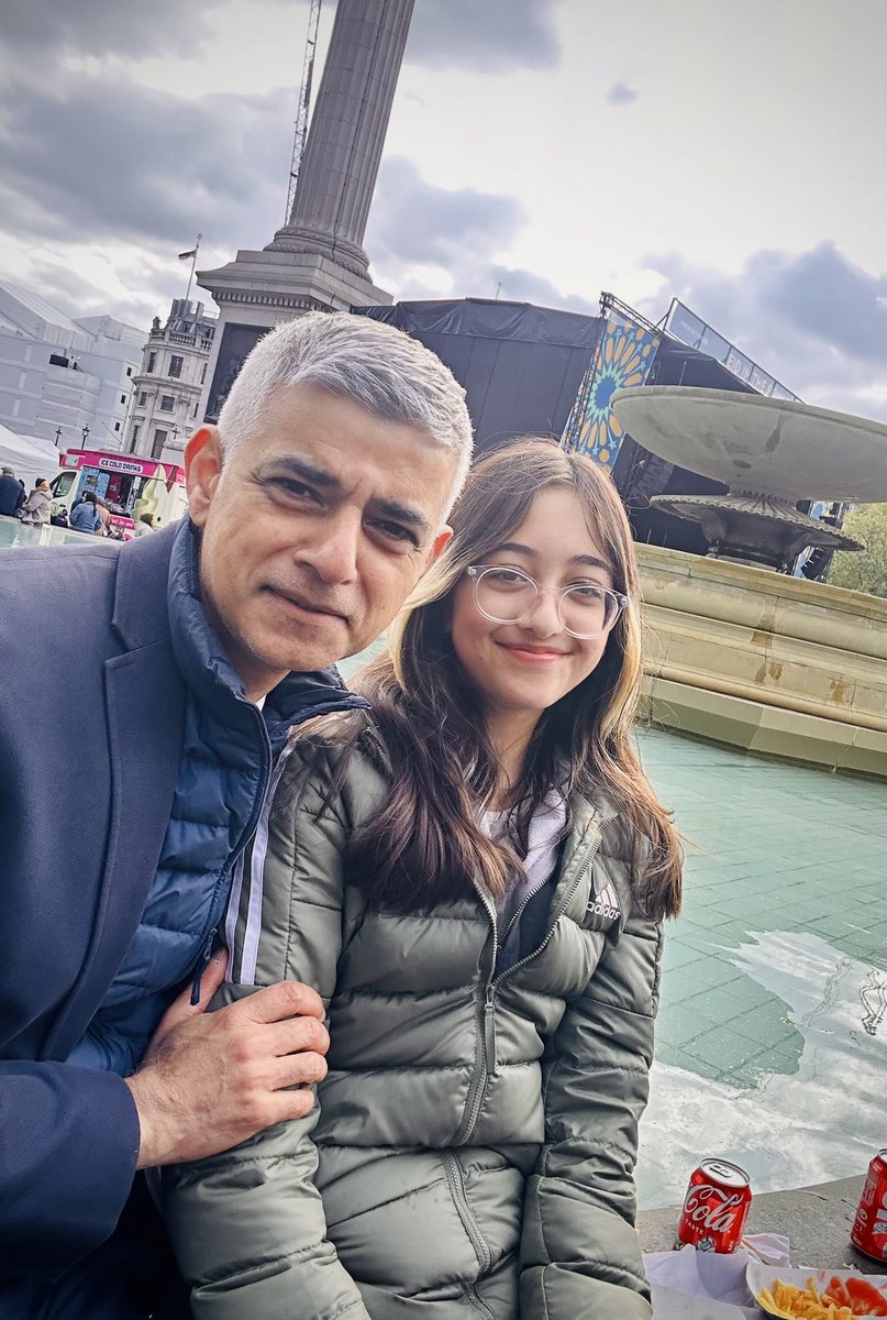 TheMJAP's tweet photo. After a blistering speech on the value of diversity in our great city, the plight of the Palestinian people and a special message for Donald Trump, nothing but love for our Earlsfield family ❤️
#EidInTheSquare
@SadiqKhan @alextudorcoach @MayorofLondon https://t.co/PxU5ZTCpvM