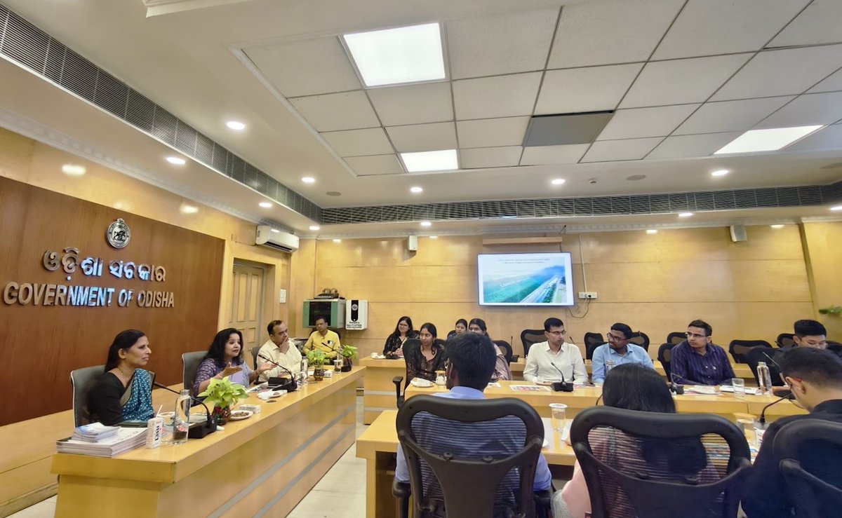 Interacted with the IAS OTs of 2022 & 2023 batches, delving deeper into the role of @PCDept_Odisha in administration. Also discussed @SDGOdisha & MPI. Together,we strive to move forward. #DevelopmentWithAHeart @_anugarg @OdishaWater @IPR_Odisha @gopabandhuacad1 @LBSNAA_Official