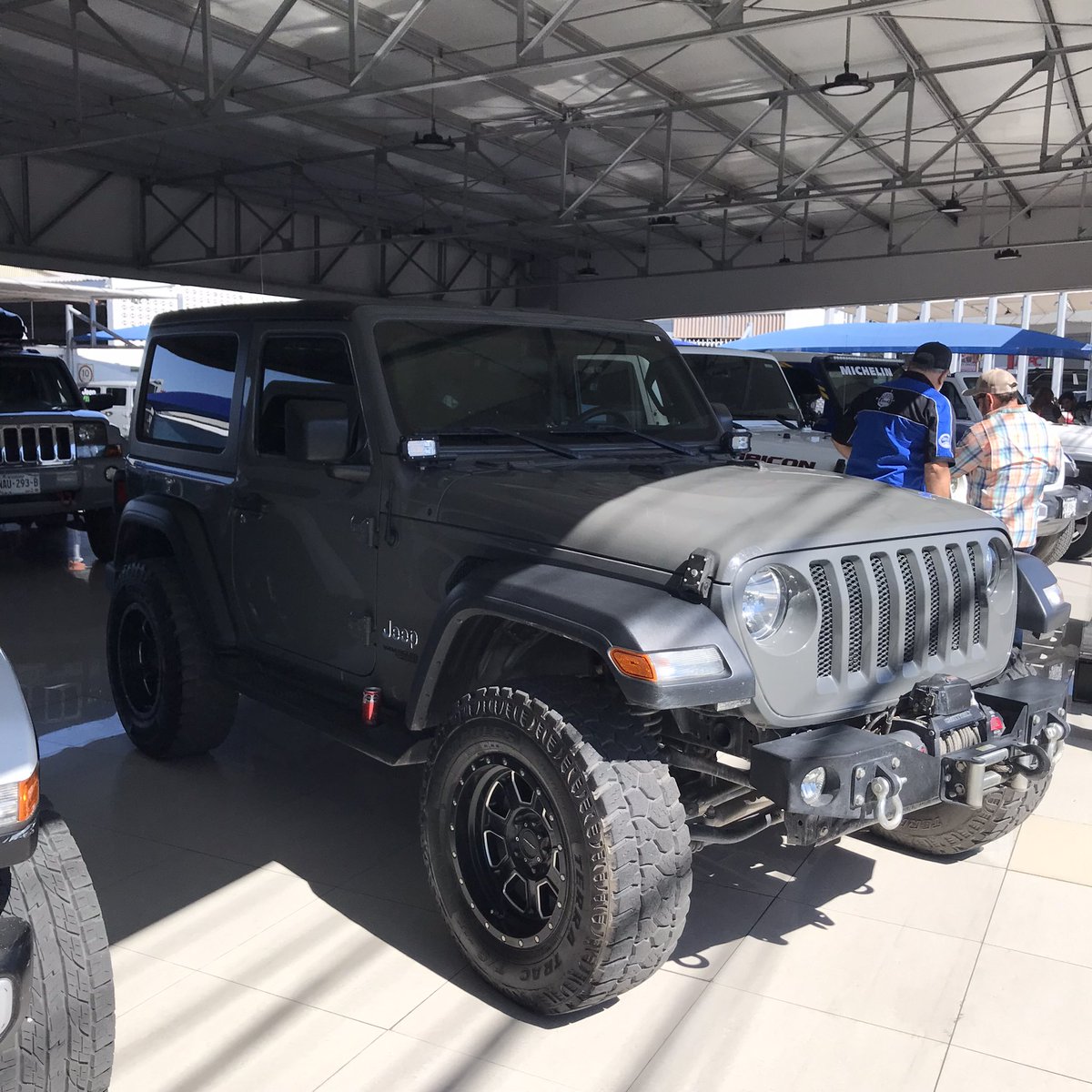 CARLOSEES's tweet photo. #JeepFest en proceso https://t.co/Q6eCiM2x8a