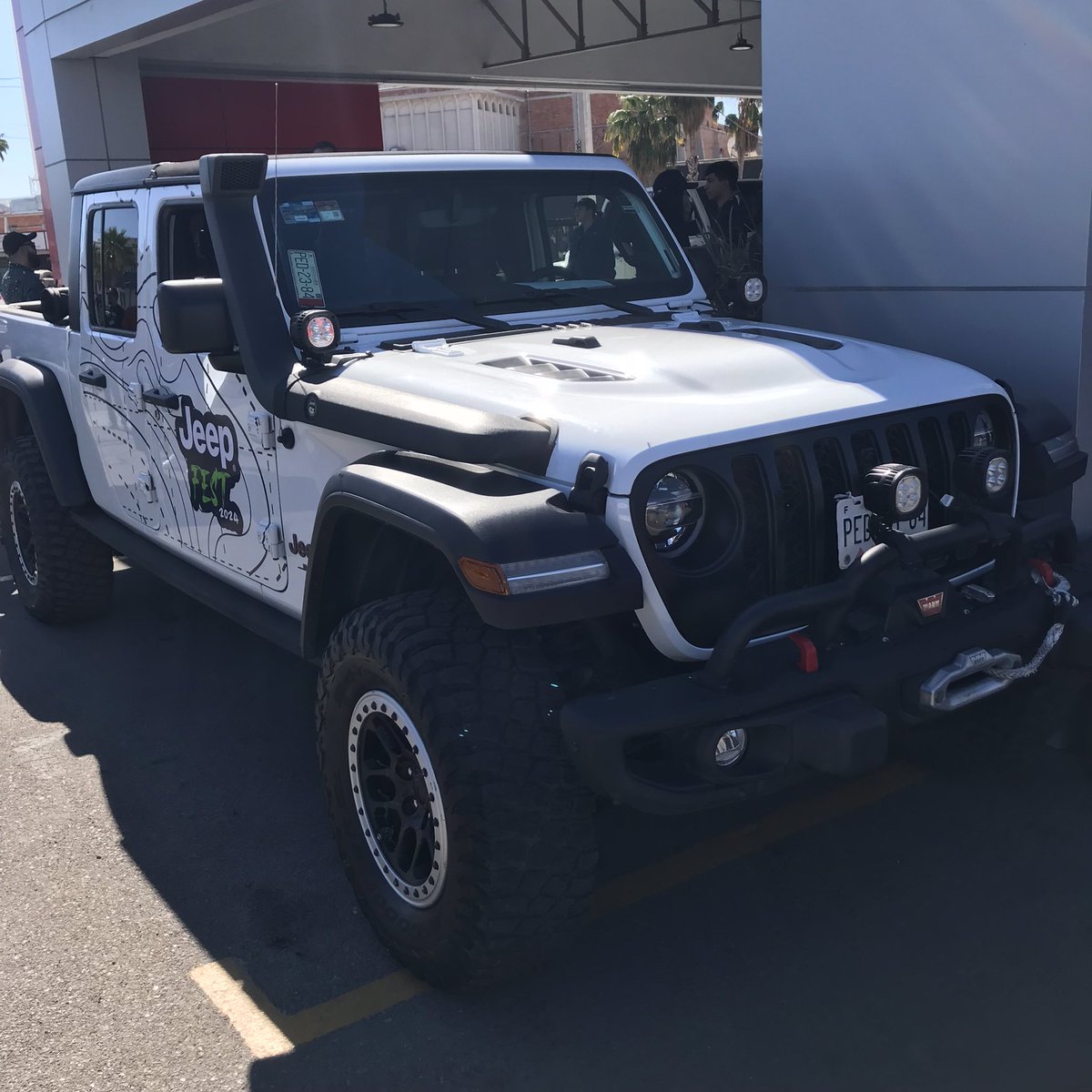 CARLOSEES's tweet photo. #JeepFest en proceso https://t.co/Q6eCiM2x8a