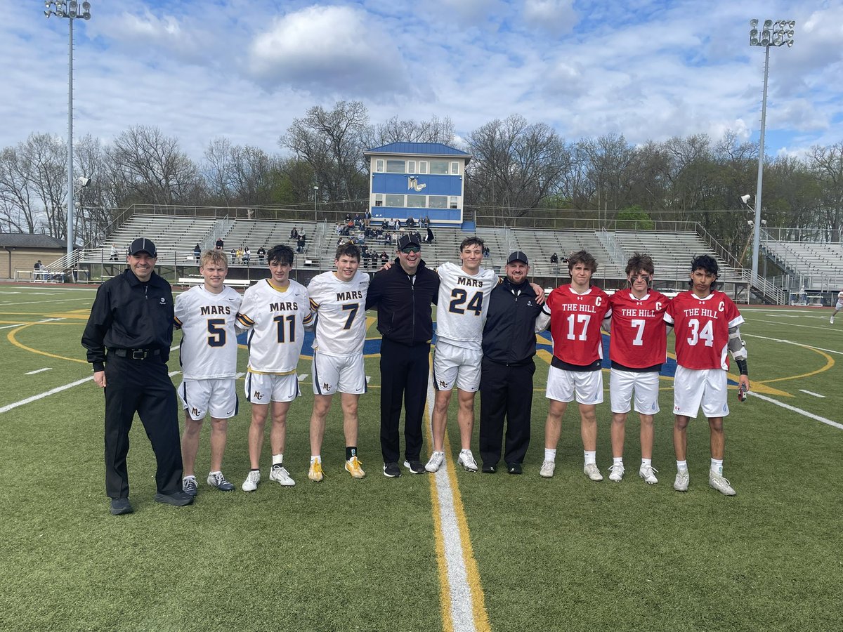 We got help from our international friends to end officials appreciation week as @TheHillAcademy helped thank today’s officials! @PIAASports @wpial7 @MarsAreaSD #officialsappreciationweek