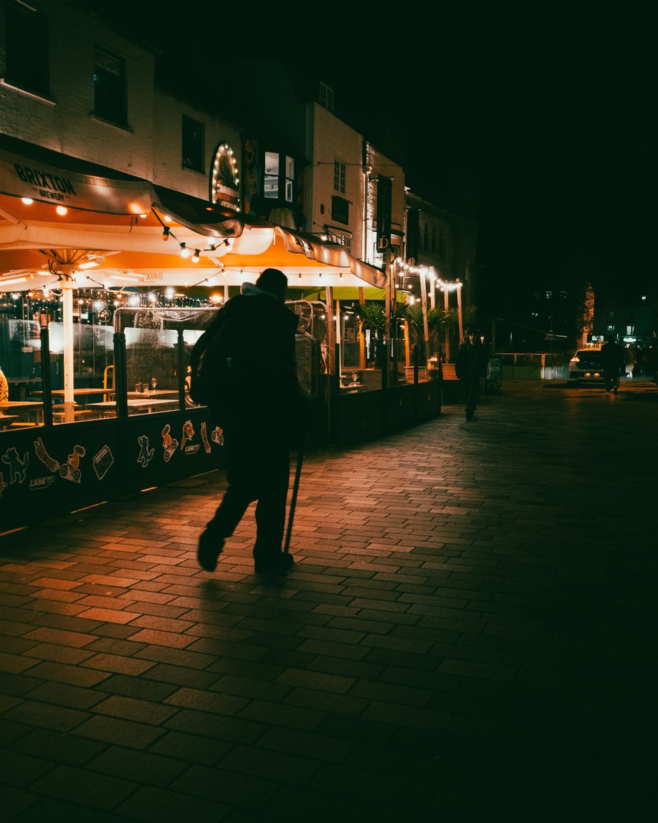 🌙 Nighttime street photography presents unique challenges and opportunities. My Nighttime Street Photography Guide will teach you how to embrace the darkness and create moody, atmospheric imagest. #StreetPhotography #NightPhotography #LowLightPhotography buff.ly/3vZLQrK