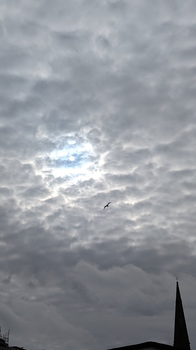 Interesting skies on Saturday afternoon at Bridlington. 8° sunshine shortly afterwards. @Hudsonweather @KeeleyDonovan