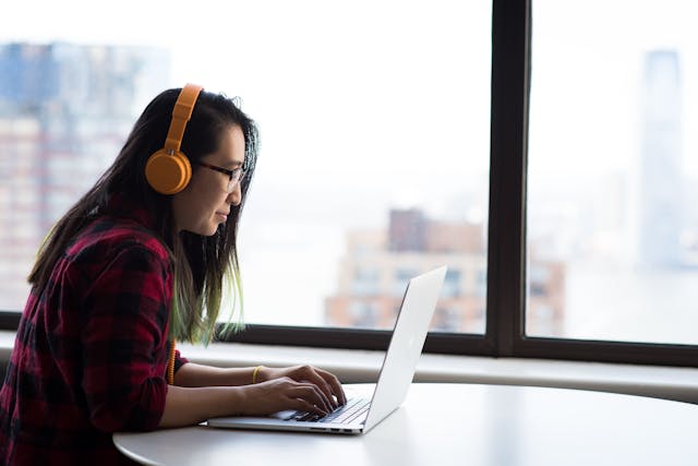 🌟Happy National Volunteer Month!🌟Looking for ways to give back from the comfort of your own home? We have plenty of virtual volunteer opportunities available!💻🔗ow.ly/fGG550RguNv // #postdocs #postdocoffices #postdocassociations #volunteering #NationalVolunteerMonth